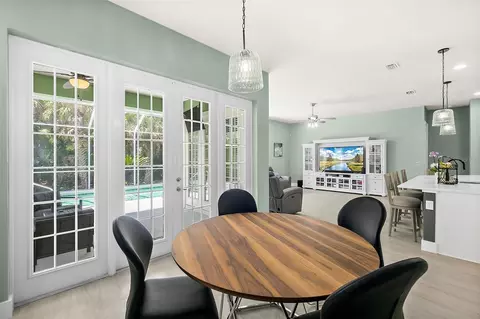 Dining - 1029 Stone Lake Dr, Ormond Beach, FL 32174 photo 6 of 7