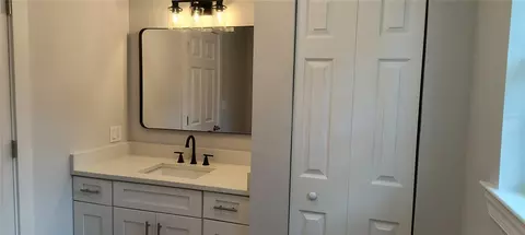 Bath - 98 Bruen St, Saint Augustine, FL 32084 photo 4 of 8