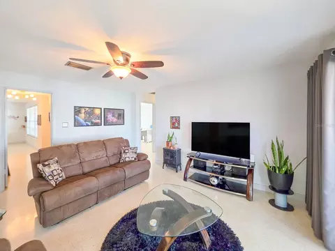 Living - 5 Emerald Cir, Ormond Beach, FL 32174 photo 6 of 7