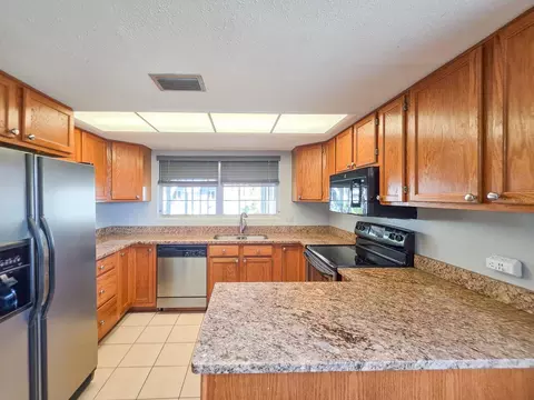Kitchen - 5 Emerald Cir, Ormond Beach, FL 32174 photo 3 of 5