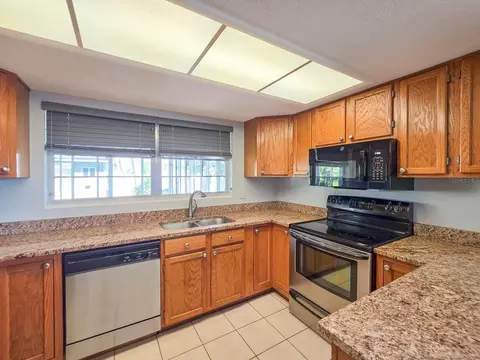 Kitchen - 5 Emerald Cir, Ormond Beach, FL 32174 photo 4 of 5