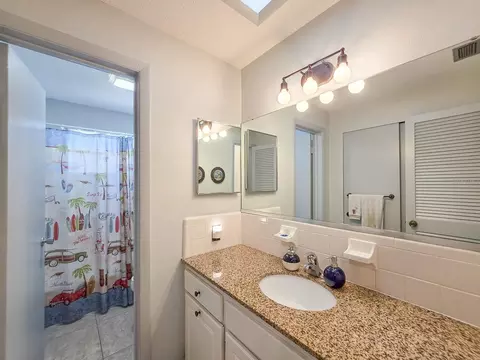 Bath - 5 Emerald Cir, Ormond Beach, FL 32174 photo 3 of 7