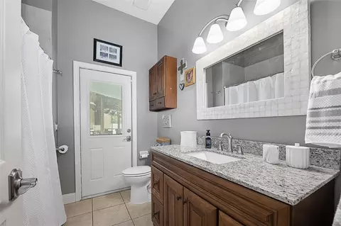 Bath - 1459 Hohe Ln, Ormond Beach, FL 32174 photo 3 of 4