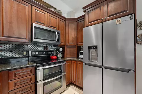 Kitchen - 1459 Hohe Ln, Ormond Beach, FL 32174 photo 3 of 4