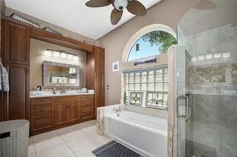 Bath - 1459 Hohe Ln, Ormond Beach, FL 32174 photo 2 of 4