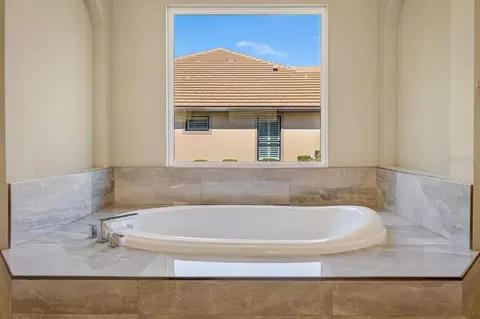 Bath - 708 Woodbridge Ct, Ormond Beach, FL 32174 photo 3 of 5