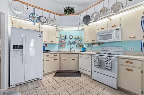 Kitchen - 596 N Nova Rd #308, Ormond Beach, FL 32174 photo 2 of 2