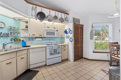 Kitchen - 596 N Nova Rd #308, Ormond Beach, FL 32174 photo 1 of 2
