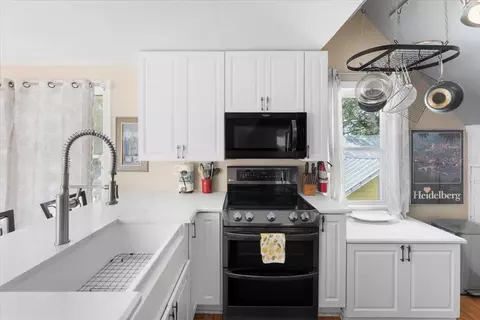 Kitchen - 9 Saragossa St, Saint Augustine, FL 32084 photo 9 of 10