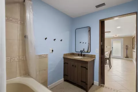 Bath - 504 N Cherry St, Bunnell, FL 32110 photo 6 of 8