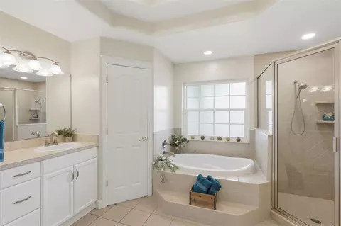 Bath - 3 Seabridge Dr, Ormond Beach, FL 32176 photo 4 of 4