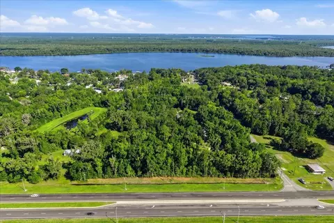 667 S Us Highway 17, San Mateo, FL 32187