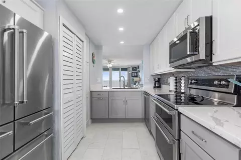 Kitchen - 89 S Atlantic Ave #1002, Ormond Beach, FL 32176 photo 4 of 6