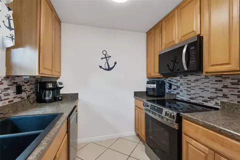 Kitchen - 3 Overbrook Ct, Ormond Beach, FL 32174 photo 4 of 5