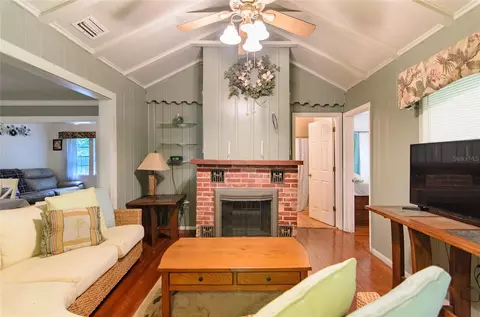 257 Desoto Ave, De Leon Springs, FL 32130