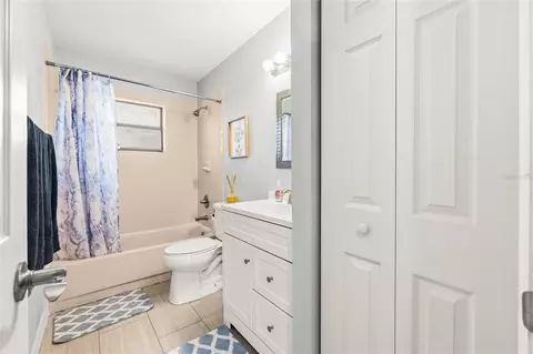 Bath - 4953 SE 33rd Ter, Ocala, FL 34480 photo 3 of 4