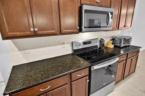Kitchen - 34 Bunker Hill Dr, Palm Coast, FL 32137 photo 7 of 9