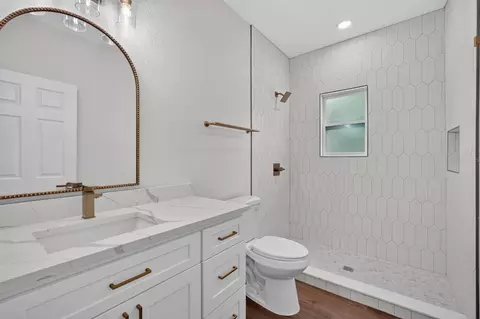 Bath - 255 Riberia St, Saint Augustine, FL 32084 photo 4 of 4
