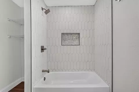 Bath - 255 Riberia St, Saint Augustine, FL 32084 photo 3 of 4
