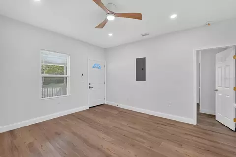 Living - 255 Riberia St, Saint Augustine, FL 32084 photo 2 of 3