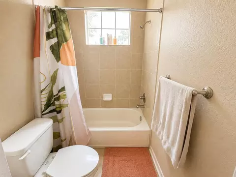 Bath - 4535 SE 34th Pl, Ocala, FL 34480 photo 2 of 3