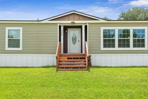 Exterior - 1322 Forest Park St, Bunnell, FL 32110 photo 4 of 10