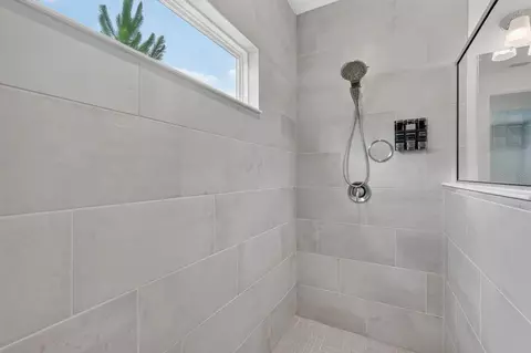 Bath - 2173 Raglan Cir, Ormond Beach, FL 32174 photo 3 of 4