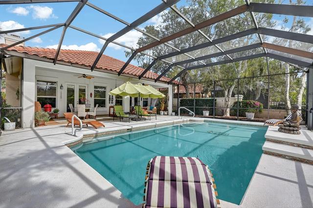 11 Laguna Ct, Palm Coast, FL 32137