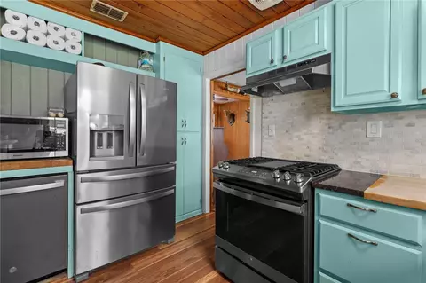 Kitchen - 85276 Harts Rd, Yulee, FL 32097 photo 5 of 7