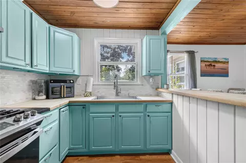 Kitchen - 85276 Harts Rd, Yulee, FL 32097 photo 6 of 7