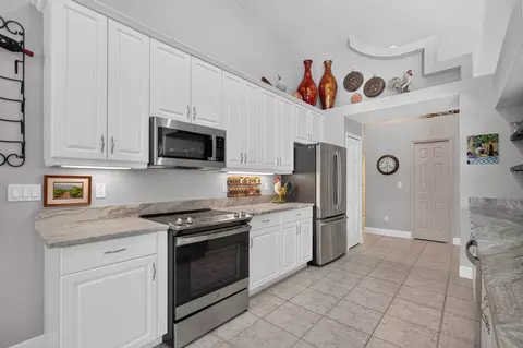 Kitchen - 1234 Crown Pointe Ln, Ormond Beach, FL 32174 photo 4 of 5