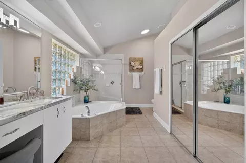 Bath - 1234 Crown Pointe Ln, Ormond Beach, FL 32174 photo 2 of 3