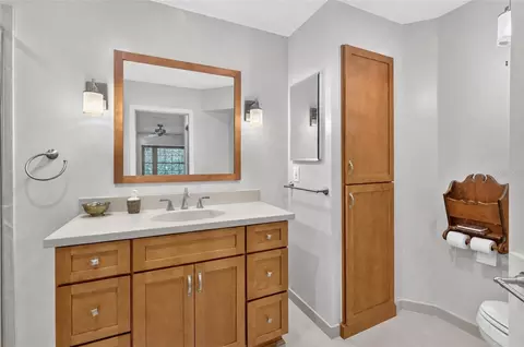 Bath - 8055 SW 115th Loop, Ocala, FL 34481 photo 3 of 3