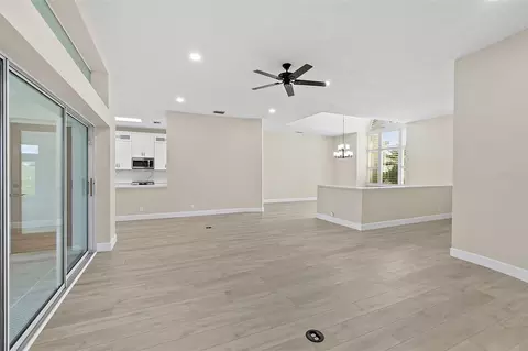 Living - 38 Kingsley Cir, Ormond Beach, FL 32174 photo 4 of 9