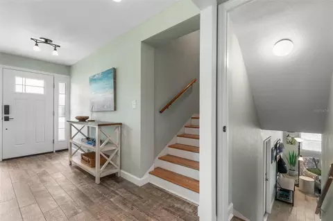 Entry Way - 76 Banyan Dr, Ormond Beach, FL 32176 photo 4 of 4