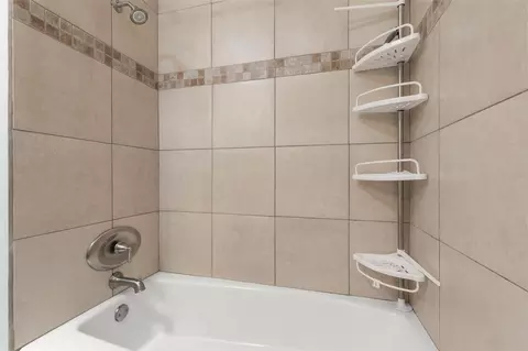Bath - 76 Banyan Dr, Ormond Beach, FL 32176 photo 4 of 5