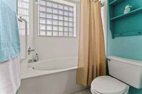 Bath - 710 Augusta Cir #11A, Saint Augustine, FL 32086 photo 3 of 3