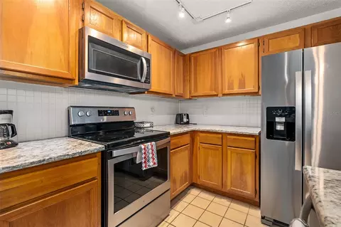 Kitchen - 35 Navarra Ct #35, Saint Augustine, FL 32086 photo 3 of 4