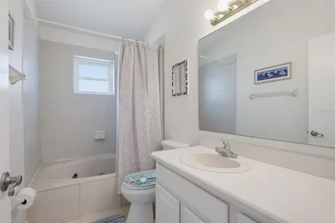 Bath - 712 Central Ave N, Flagler Beach, FL 32136 photo 1 of 4