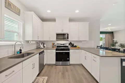 Kitchen - 542 Silver Landing Dr, Saint Augustine, FL 32092 photo 3 of 5