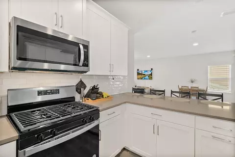 Kitchen - 542 Silver Landing Dr, Saint Augustine, FL 32092 photo 4 of 5