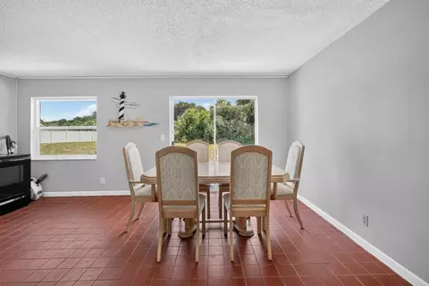 Dining - 10 Tipperary Ln, Ormond Beach, FL 32176 photo 1 of 2