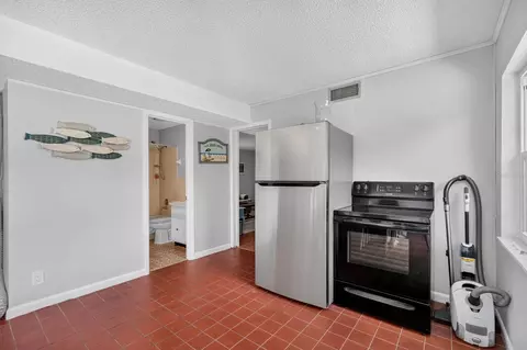 Kitchen - 10 Tipperary Ln, Ormond Beach, FL 32176 photo 6 of 6