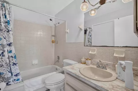 Bath - 10 Tipperary Ln, Ormond Beach, FL 32176 photo 1 of 3