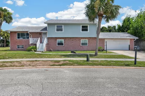 Exterior - 10 Tipperary Ln, Ormond Beach, FL 32176 photo 2 of 13