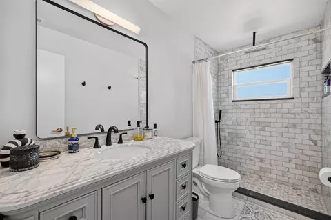 Bath - 10 Tipperary Ln, Ormond Beach, FL 32176 photo 2 of 3