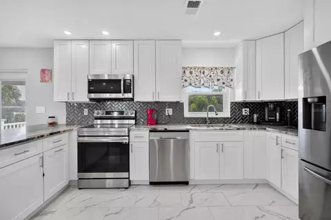 Kitchen - 10 Tipperary Ln, Ormond Beach, FL 32176 photo 2 of 6
