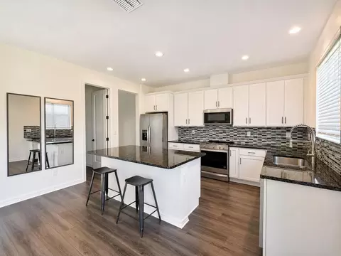 Kitchen - 9589 Sandy Bluffs Cir, Parrish, FL 34219 photo 2 of 2
