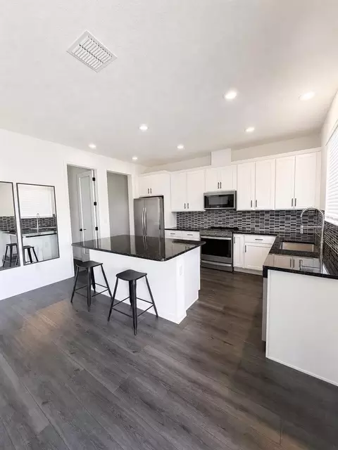 Kitchen - 9589 Sandy Bluffs Cir, Parrish, FL 34219 photo 1 of 2