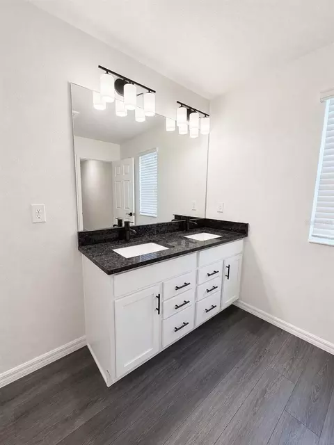 Bath - 9589 Sandy Bluffs Cir, Parrish, FL 34219 photo 3 of 4